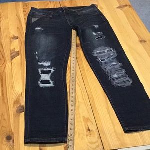 ❤️Maurice’s factory distressed straight leg jeans in excellent condition